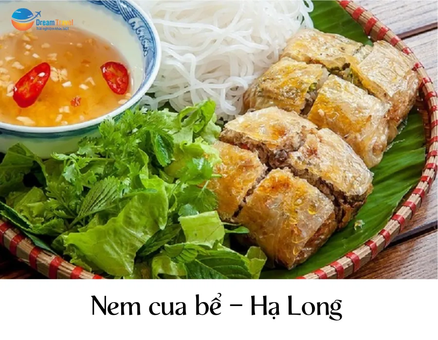 Nem cua bể Hải Phòng, món nem vuông đặc trưng với nhân tôm cua đầy đặn và hương vị biển cả