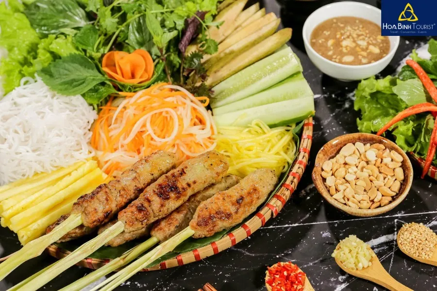 Nem lụi Tài Phú Huế, quán nem lụi ngon nướng than hoa hấp dẫn