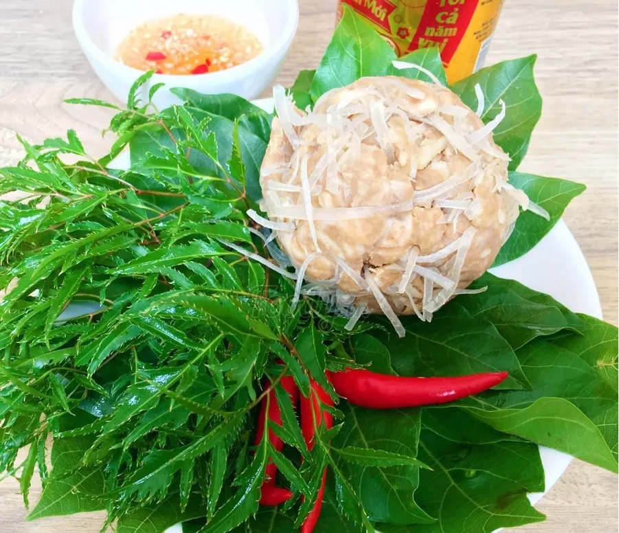 Nem Nam Giao Thuy from Nam Dinh, a famous specialty with a unique sour and delicious taste.