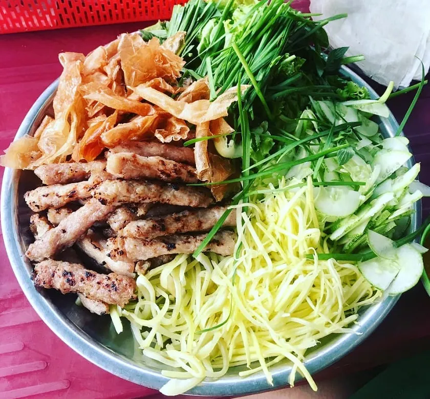Grilled pork sausage at Co No restaurant, a Nha Trang sidewalk Nem Nuong restaurant, cheap price, simple space, close to students