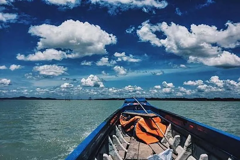 Admiring the poetic landscape while canoeing on Dau Tieng Lake