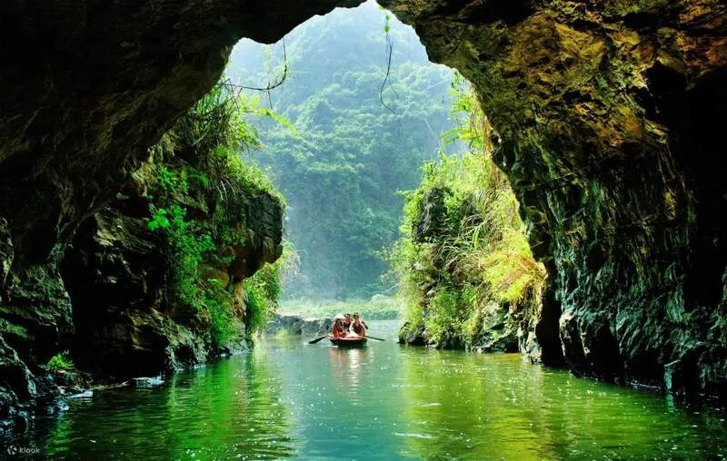 Marveling at the picturesque beauty of Tam Coc - Bich Dong