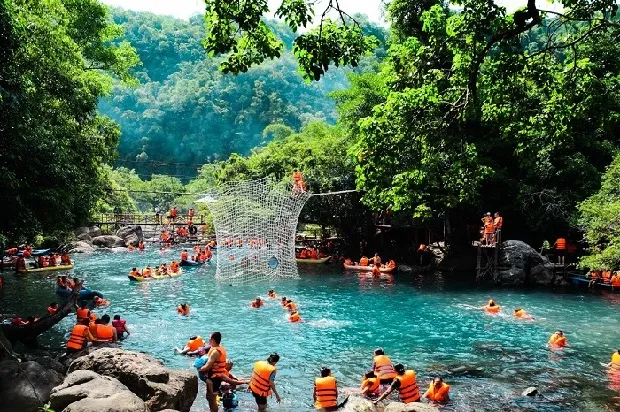 Besides Phong Nha cave, tourists can also explore many other interesting places