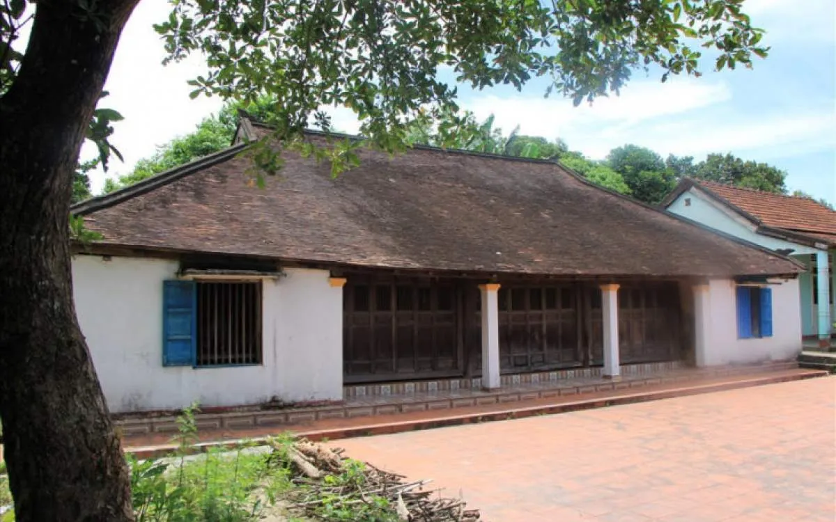 Ancient Ruong house with mossy tile roof, architectural symbol of Phuoc Tich village