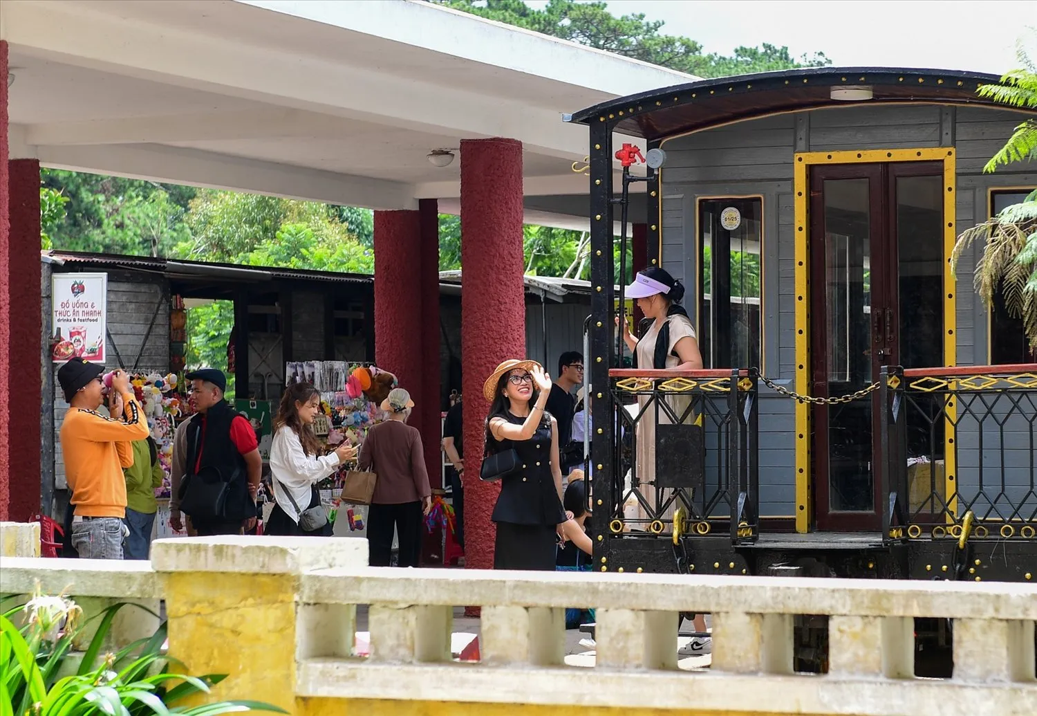 Da Lat Railway Station currently serves the Da Lat - Trai Mat tourist railway line