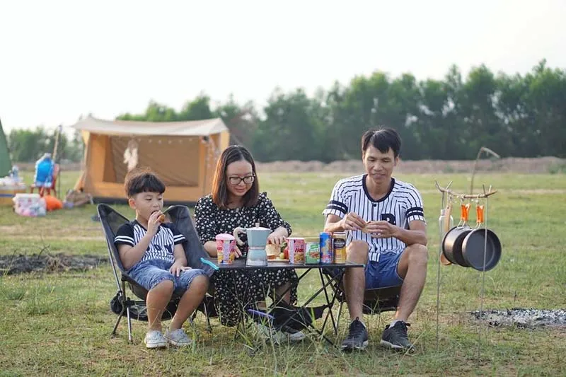 Many families choose to camp at Dau Tieng Lake on weekends