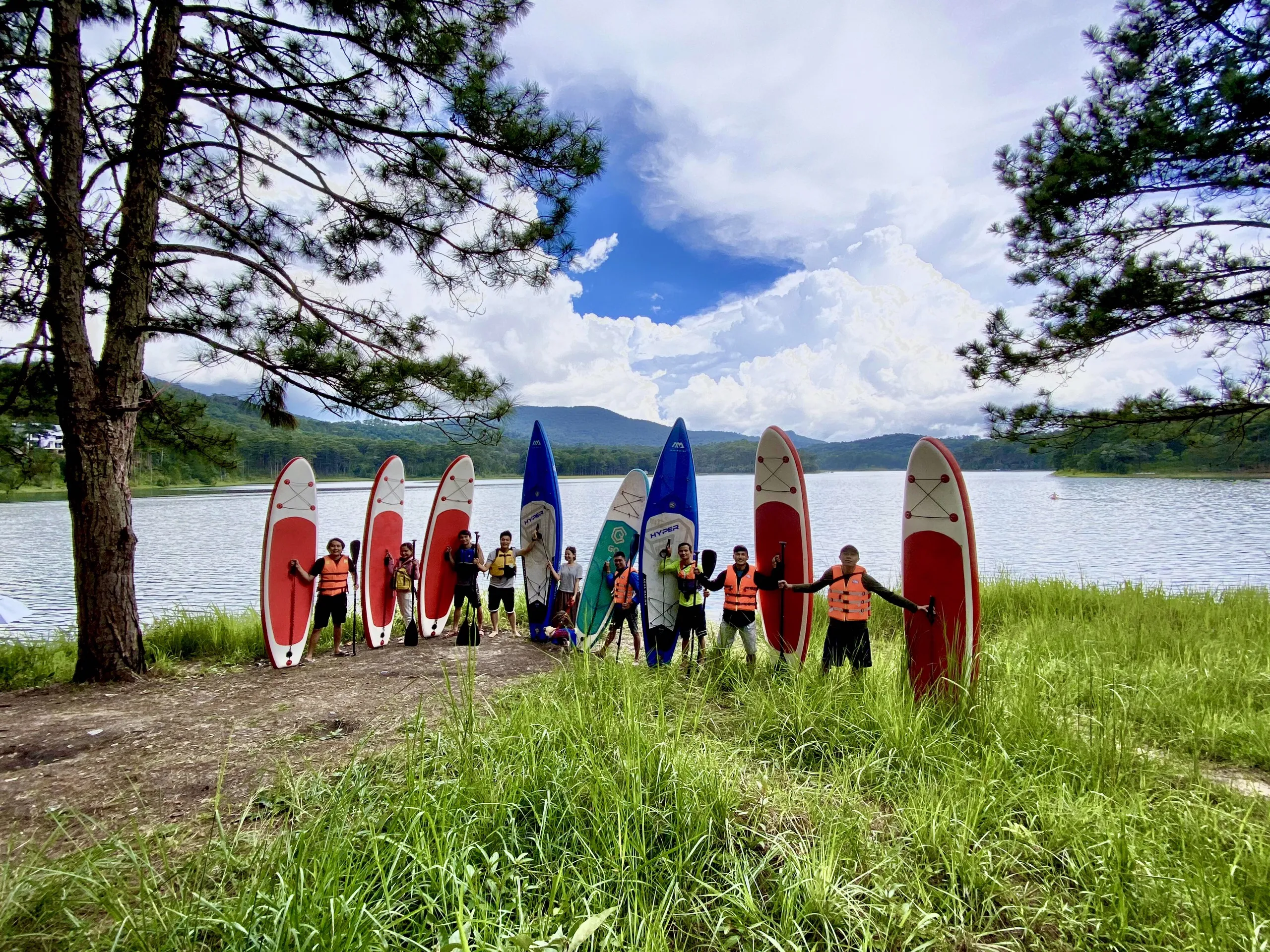 Paddlers preparing for their stand-up paddleboarding adventure