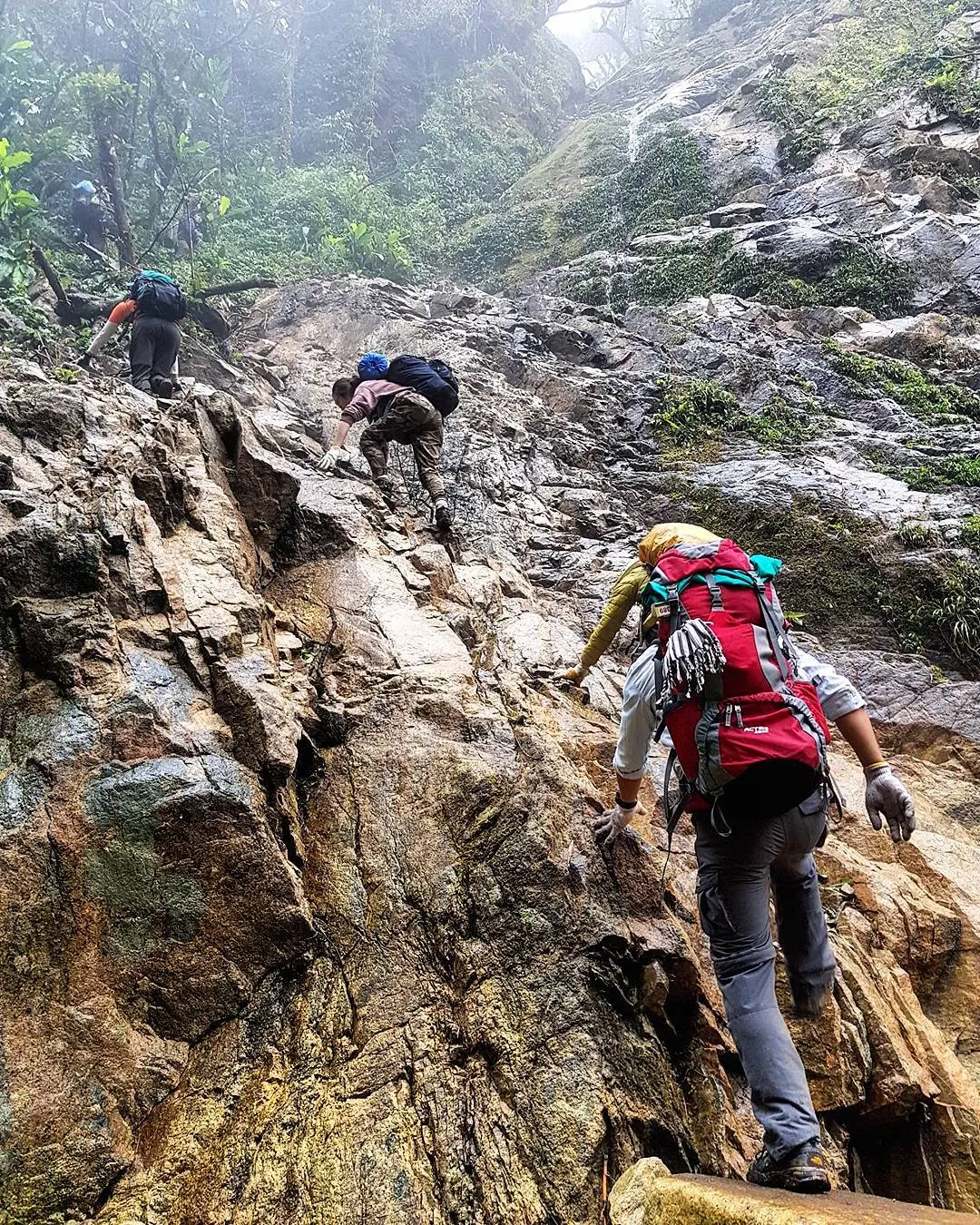Steep, dangerous cliffs characteristic of the Nam Kang Ho Tao trail.