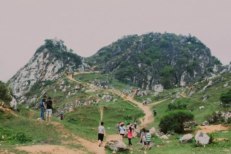 Ham Lon Mountain - Ideal destination for groups of friends who love trekking and camping