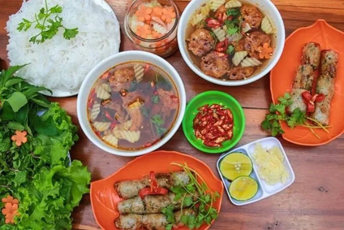 Nước chấm bún chả Hà Nội truyền thống - hương vị chua cay mặn ngọt có đủ