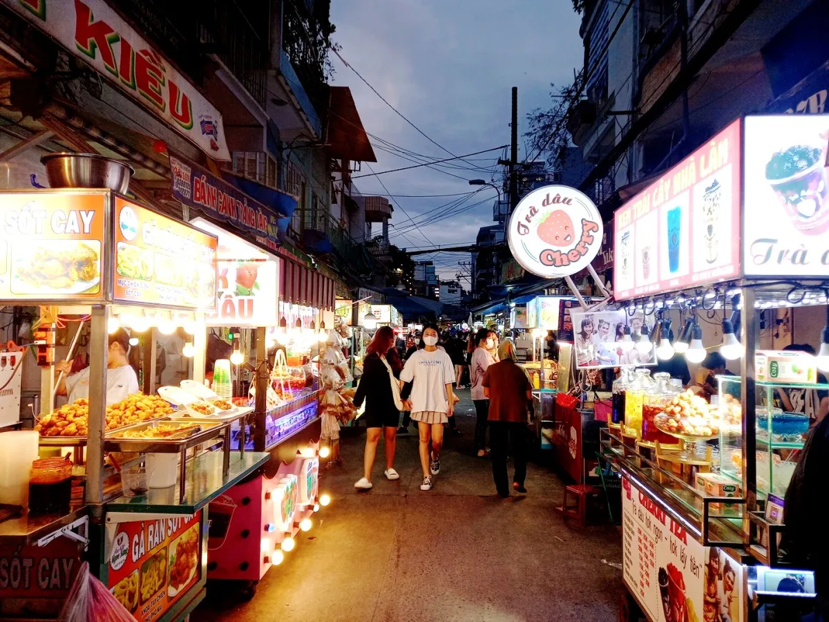 Phố Ẩm Thực Hồ Thị Kỷ - Thiên Đường Ăn Vặt Sài Gòn