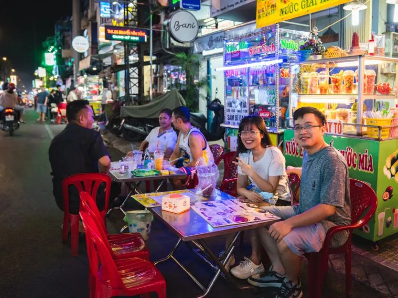 Many street food vendors along Nguyen Thuong Hien Street