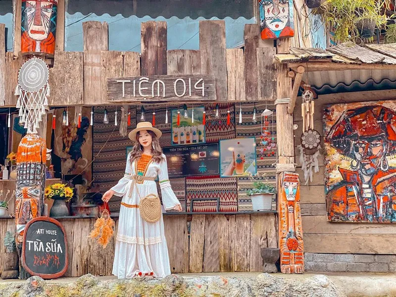 Romantic bohemian style for sunny days in Sapa