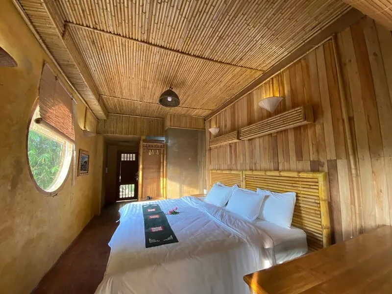 Room at Dao Lodge Homestay using natural materials, creating a relaxing feeling