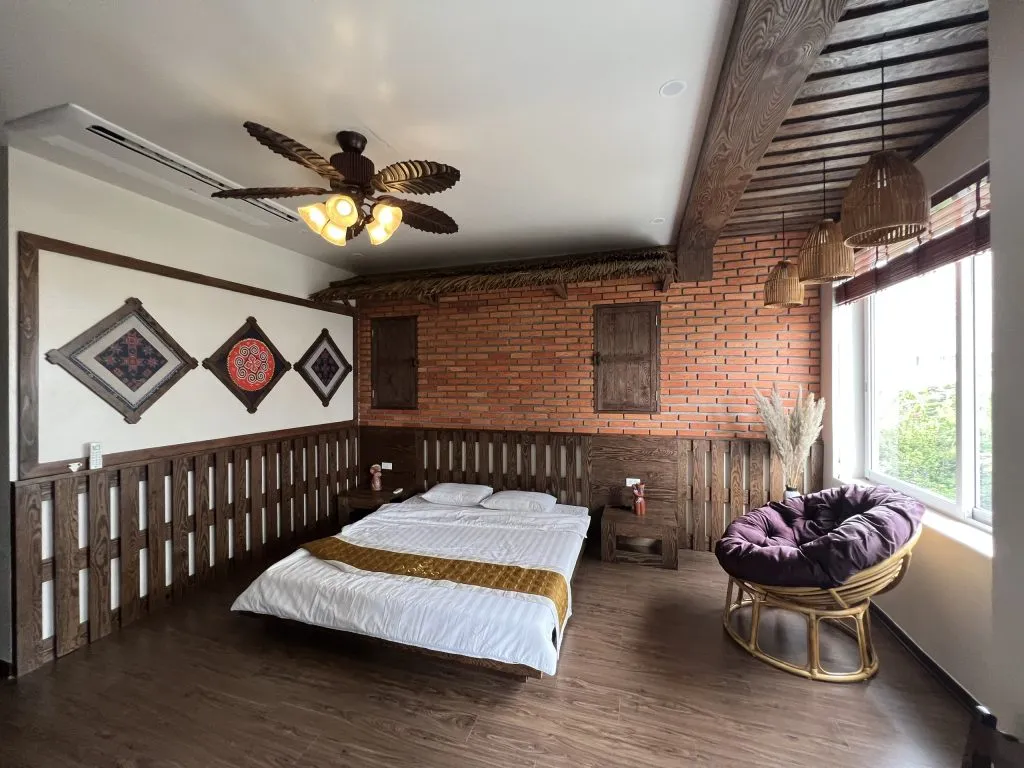 Phòng Tây bắc phong cách miền núi Tây Bắc tại MONEO homestay nằm ở khu đô thị San Hô, Hạ Long, Quảng Ninh