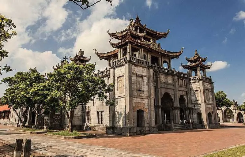 Phuong Dinh, the majestic and ancient bell tower of Phat Diem Stone Cathedral