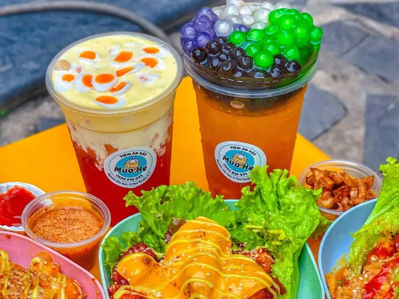 District 7 also has countless attractive street food spots