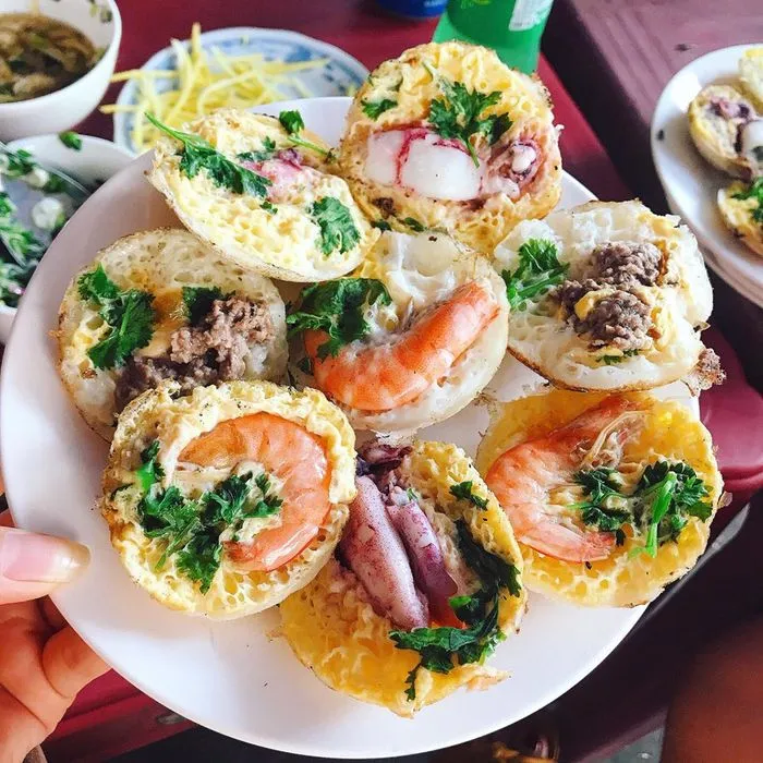 Quán bánh căn mực Cô Loan Nha Trang, món ăn vặt đặc trưng không thể bỏ lỡ