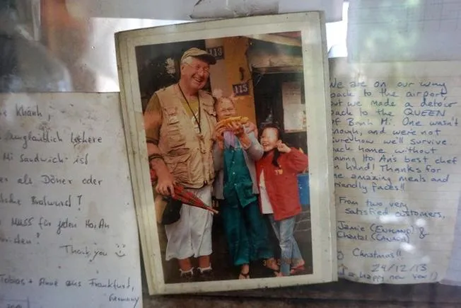 Many diners, especially foreign tourists, after leaving Hoi An still do not forget to send the lovely owner words of encouragement and heartfelt letters
