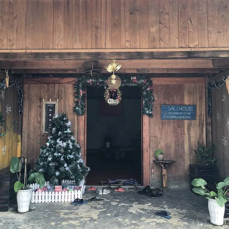 Sali House Sapa với kiến trúc gỗ truyền thống, mang đến không gian ấm áp và gần gũi thiên nhiên
