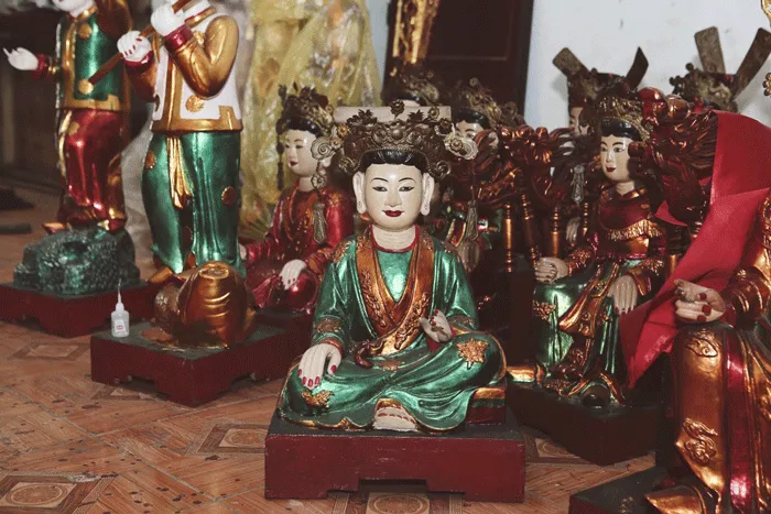 Exquisite wooden statue products of Son Dong craft village
