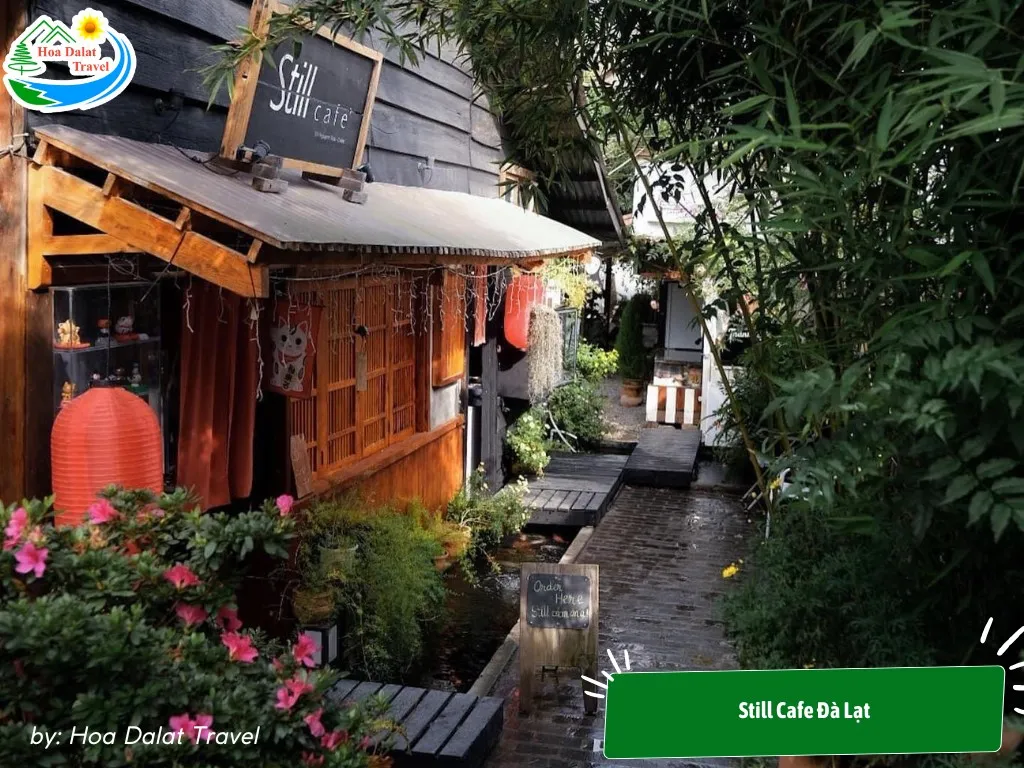 Still Cafe Da Lat has a space like an old house from the 90s with rustic, simple wood colors