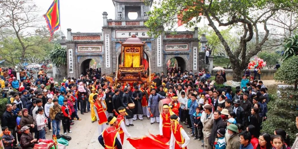 Reenactment of Saint Giong fighting invaders with bamboo sticks