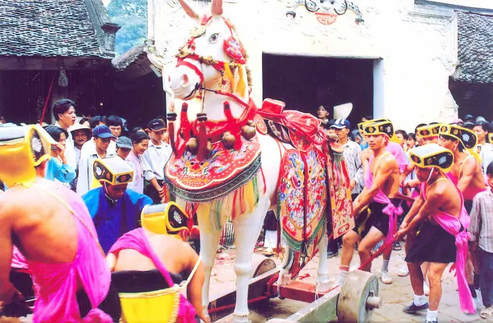 Reenactment of Saint Giong riding a horse flying to heaven