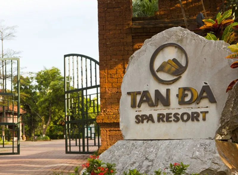 Tan Da Resort with villas and green space