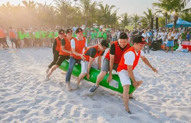 Team building at Bai Chay Ha Long with large sea space and vibrant, modern activities.