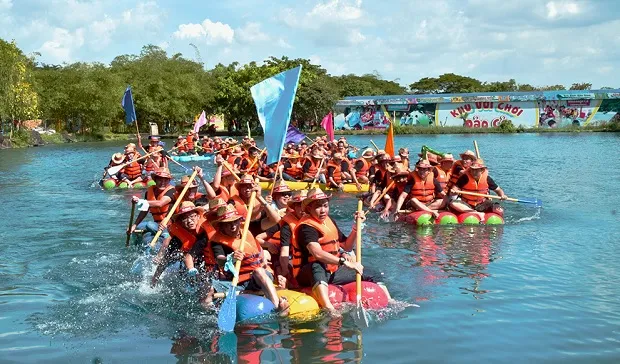 Team building at Suoi Mo Park with green space and exciting water activities.