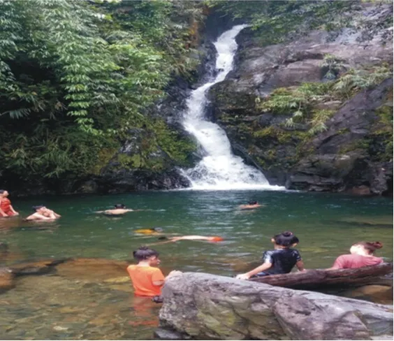 Ngao Waterfall.