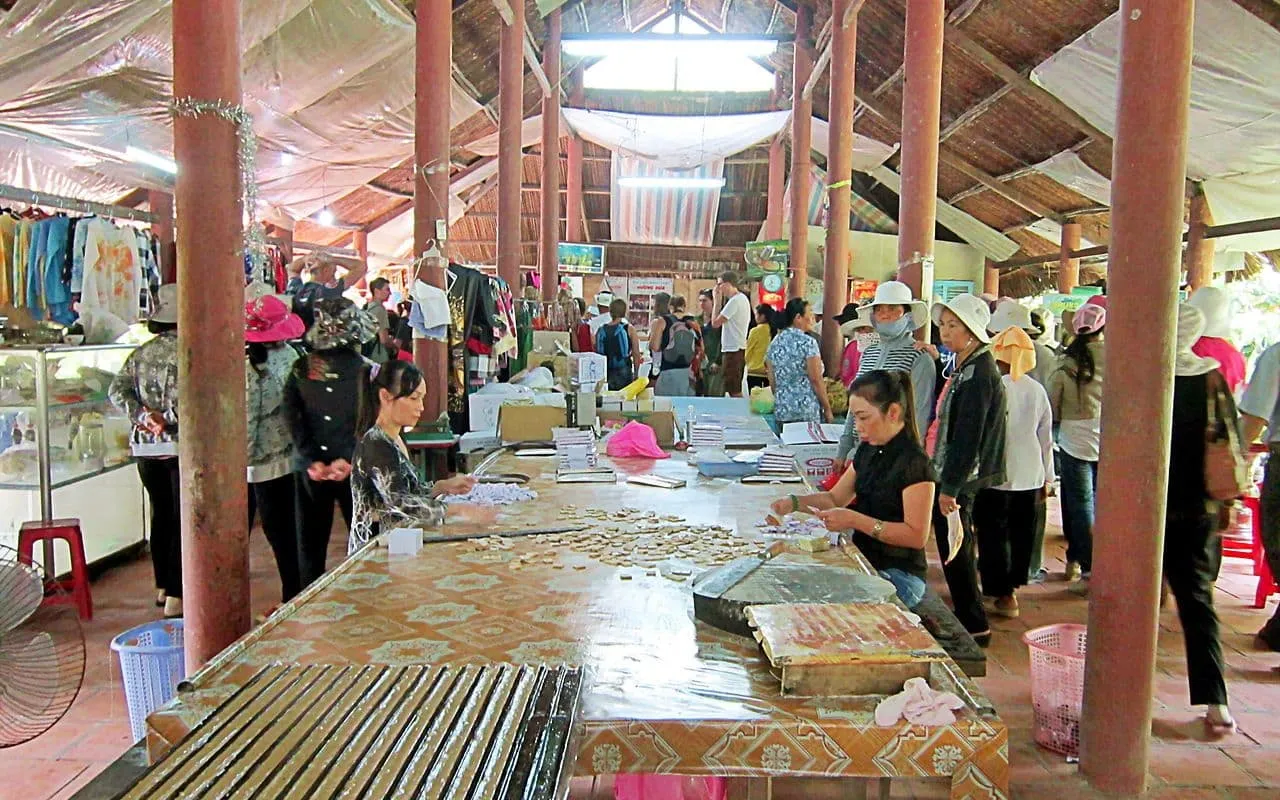 Visiting a coconut candy workshop and tasting hot coconut candy at Con Phung Island