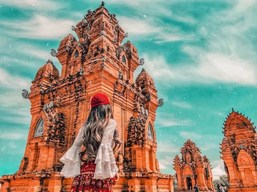 Tháp Chăm – biểu tượng văn hóa dân tộc Chăm tại Làng Văn Hóa