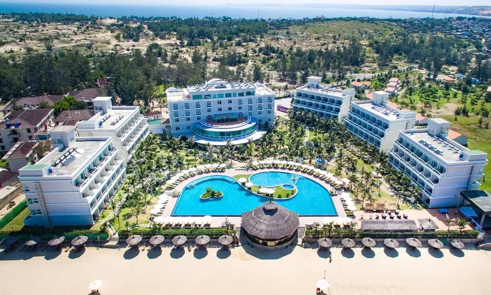 the sailing bay beach resort