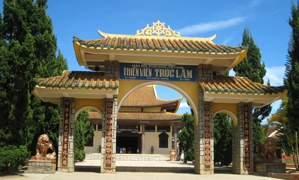 Thiền viện Trúc Lâm, một điểm du lịch tâm linh nổi tiếng gần hồ Tuyền Lâm Đà Lạt