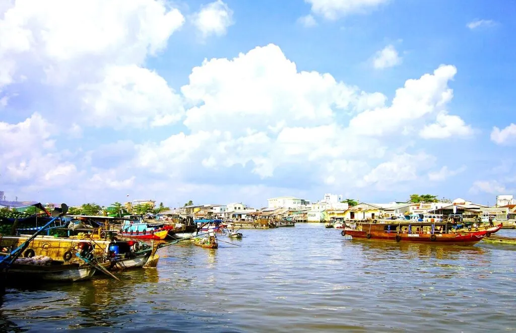 Thỏa sức vui chơi và mua sắm tại chợ nổi Cái Răng nổi tiếng miền Tây