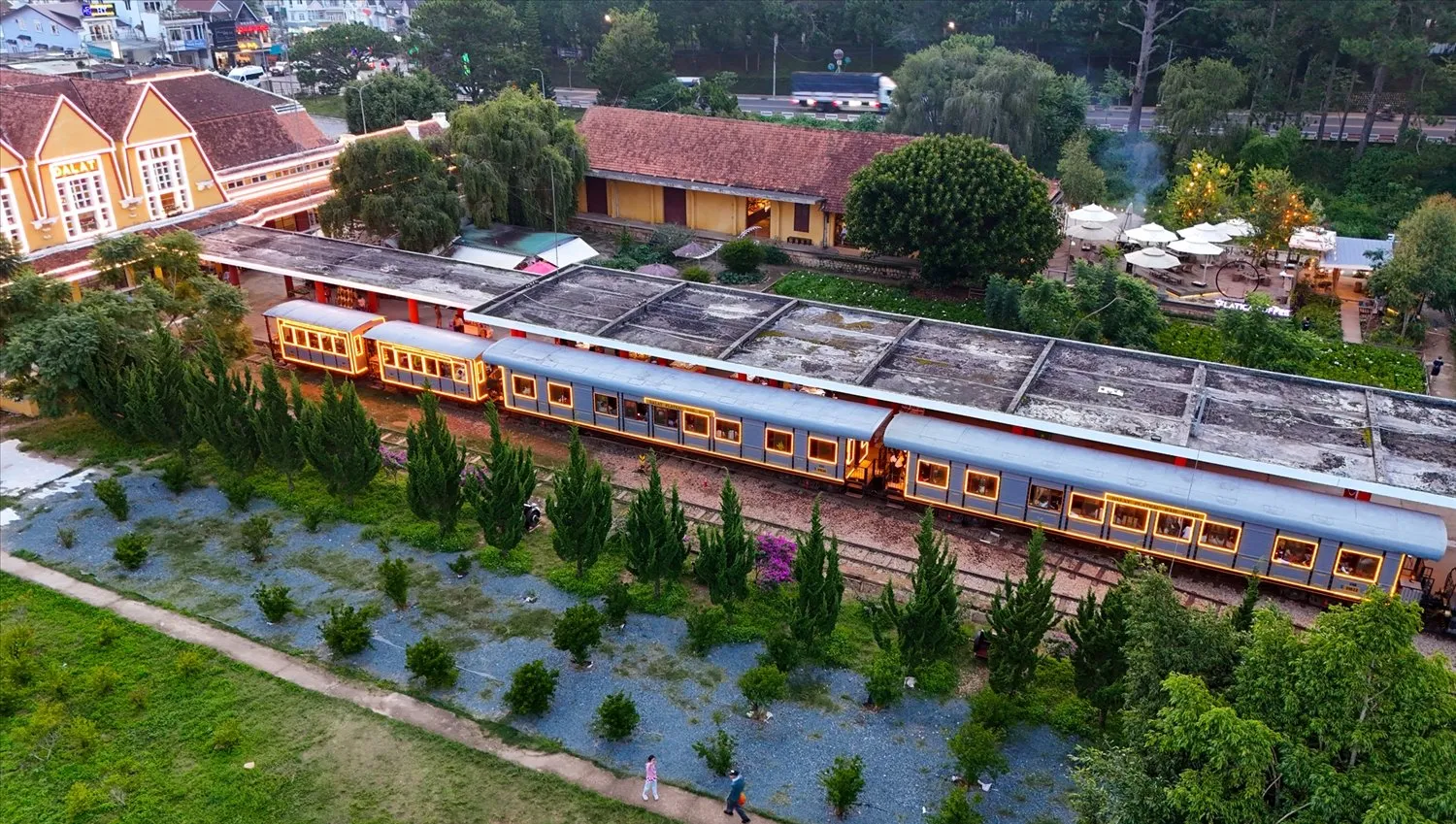 Information about ticket prices and schedule for the Da Lat - Trai Mat train