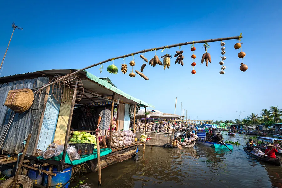 Renting a boat to explore Nga Nam Floating Market in Soc Trang is an unmissable experience