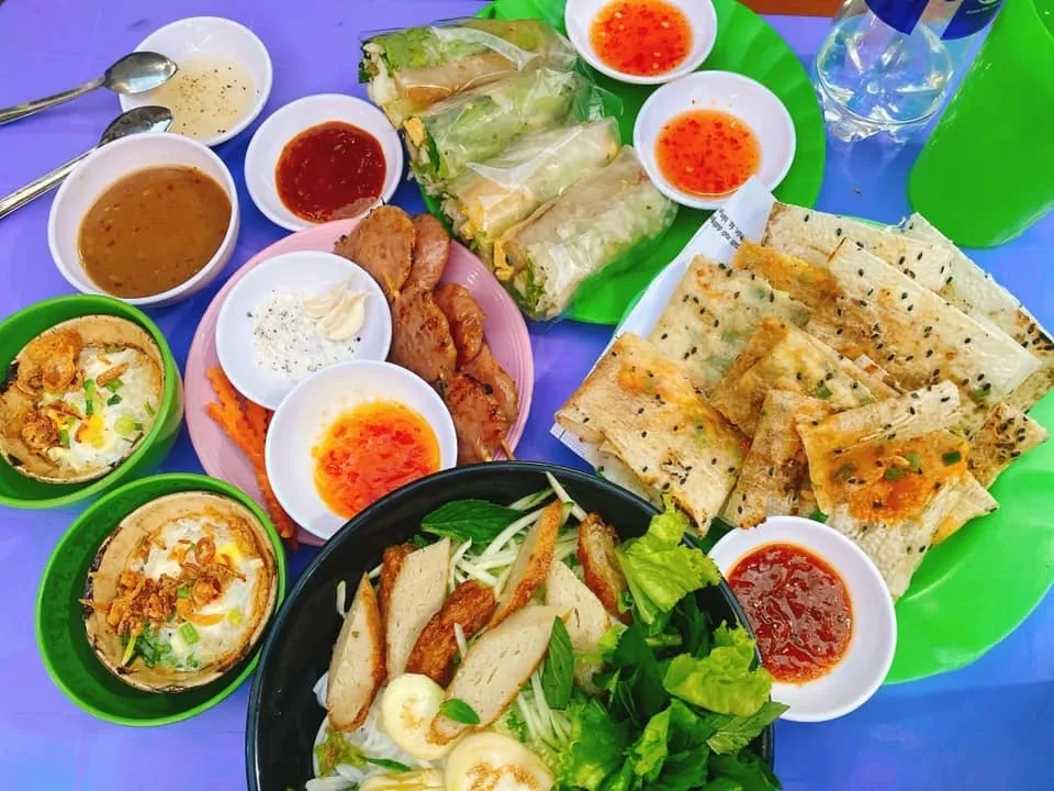 Thưởng Thức Ẩm Thực Vặt Tại Nhi Nhi Quán
