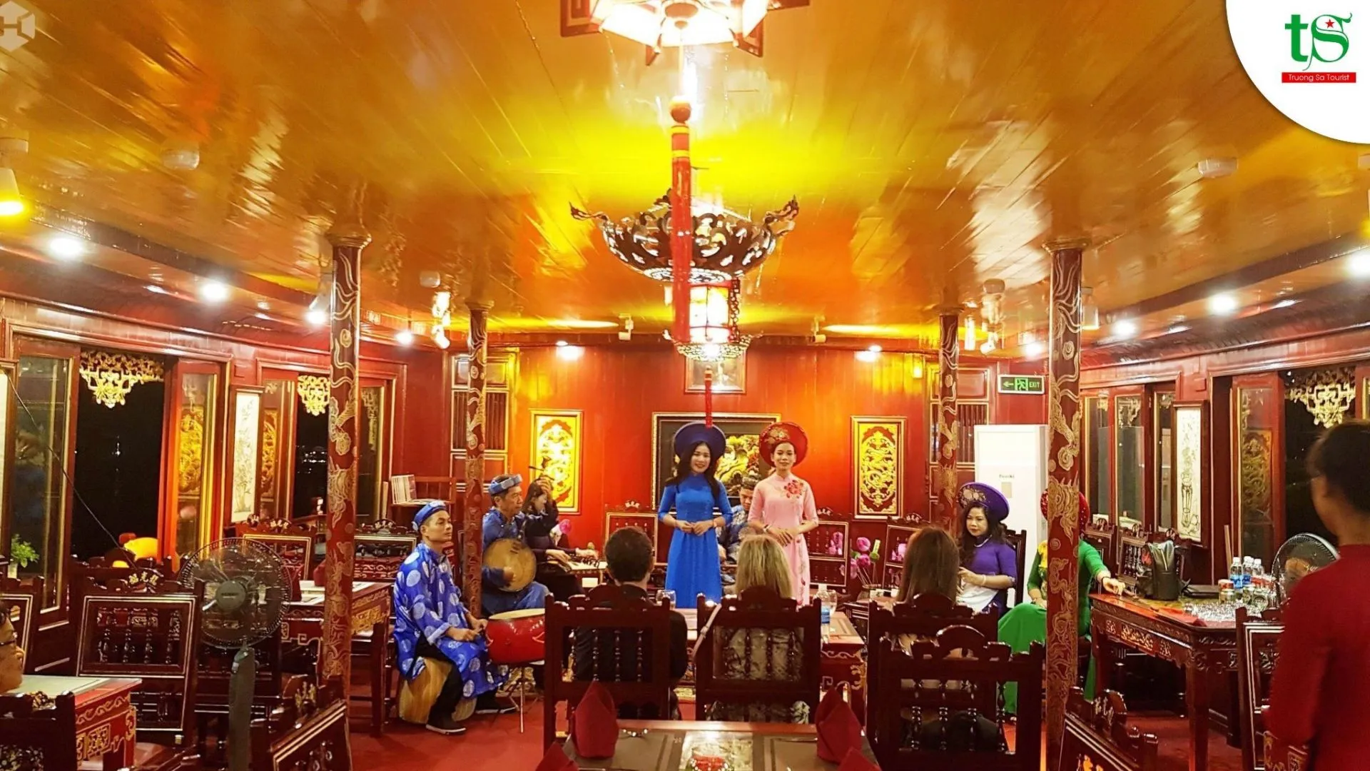 thuyền rồng trên sông Hương, một nét đẹp văn hóa của Huế