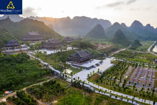 Toàn cảnh Chùa Tam Chúc nhìn từ trên cao