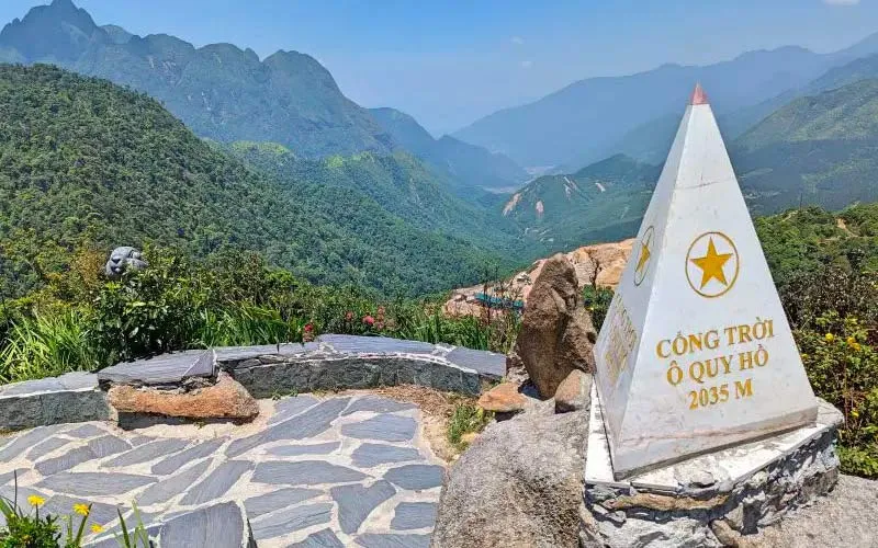 Panoramic view of O Quy Ho Heaven Gate at an altitude of over 2000m