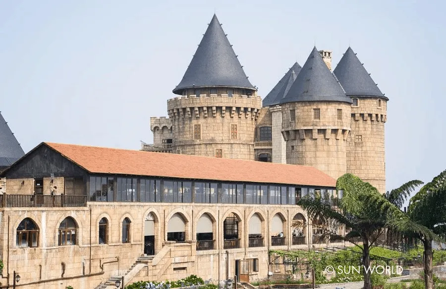 Toàn cảnh lâu đài Chenonceau tại Làng Pháp Bà Nà Hills