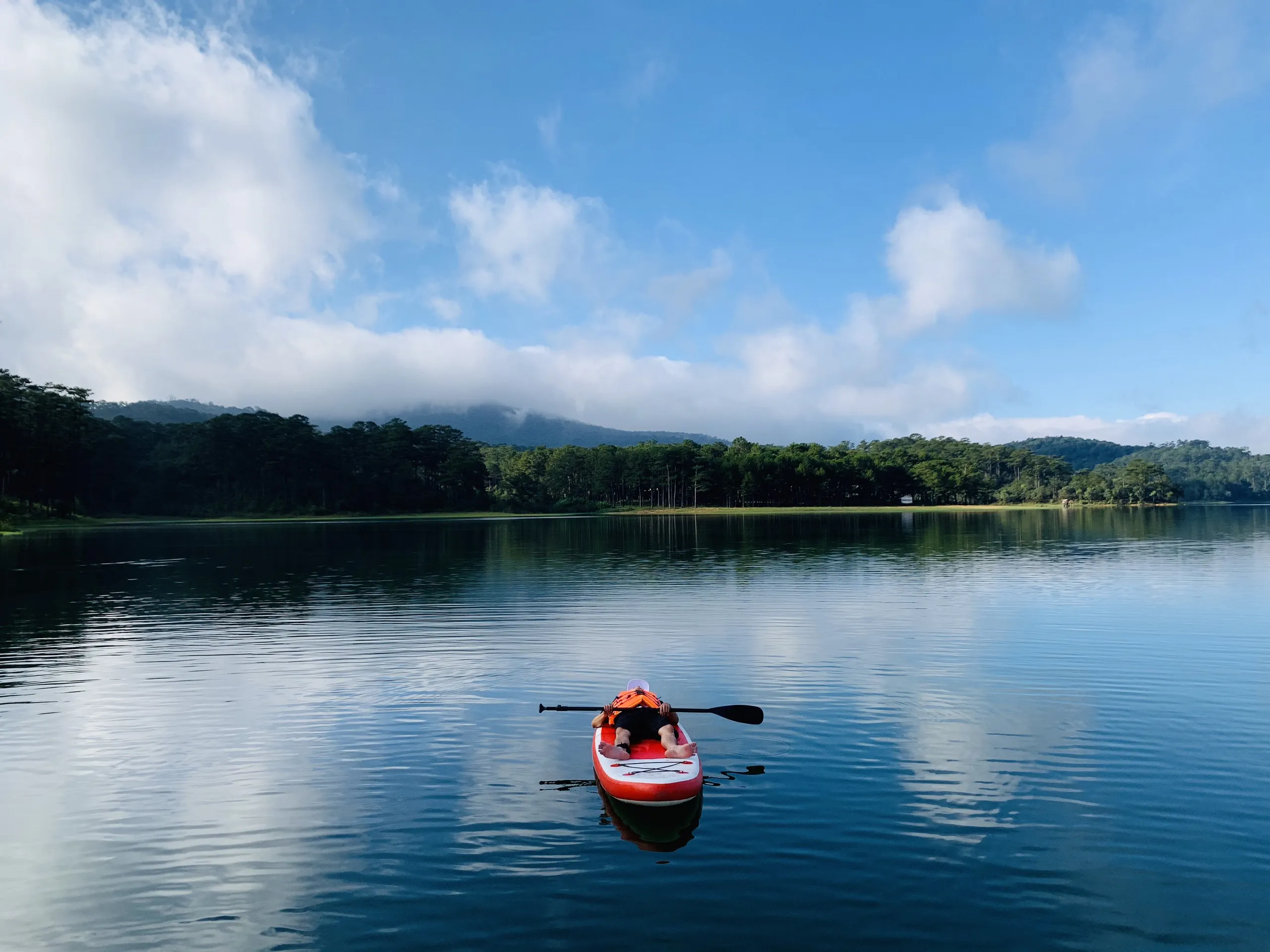Stand-up paddleboarding tour in Da Lat