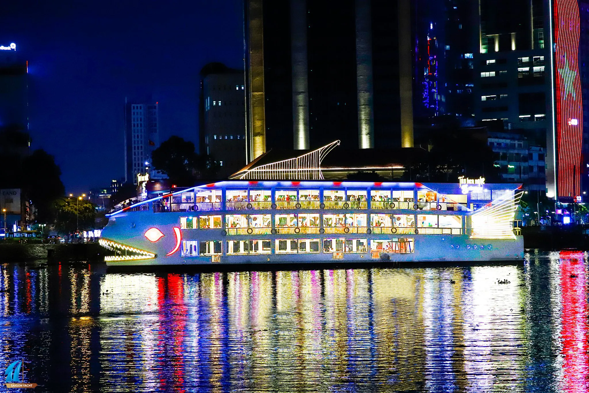 Ben Nghe Ship, a unique dinner cruise experience on the Saigon River