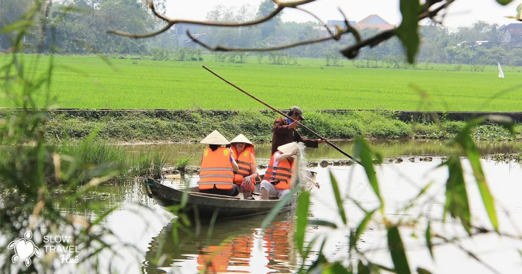 Tour experiencing Thanh Toan countryside by bicycle