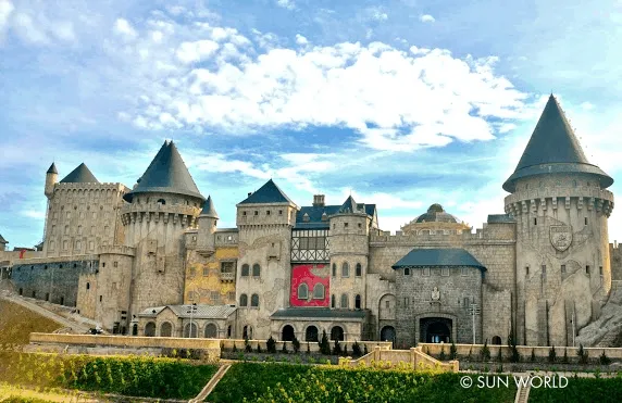 Trải nghiệm không gian cổ tích tại lâu đài Chenonceau Làng Pháp Bà Nà Hills
