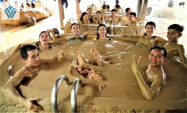 Trải nghiệm tắm bùn khoáng tại Thanh Tân để chăm sóc da và sức khỏe