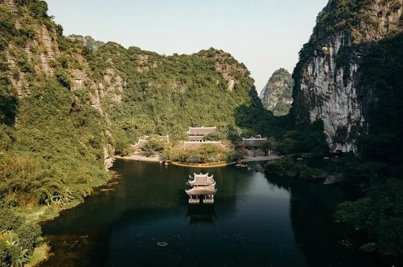 tràng an là điểm bảo tồn và là nơi sinh sống của nhiều hệ động thực vật đa dạng